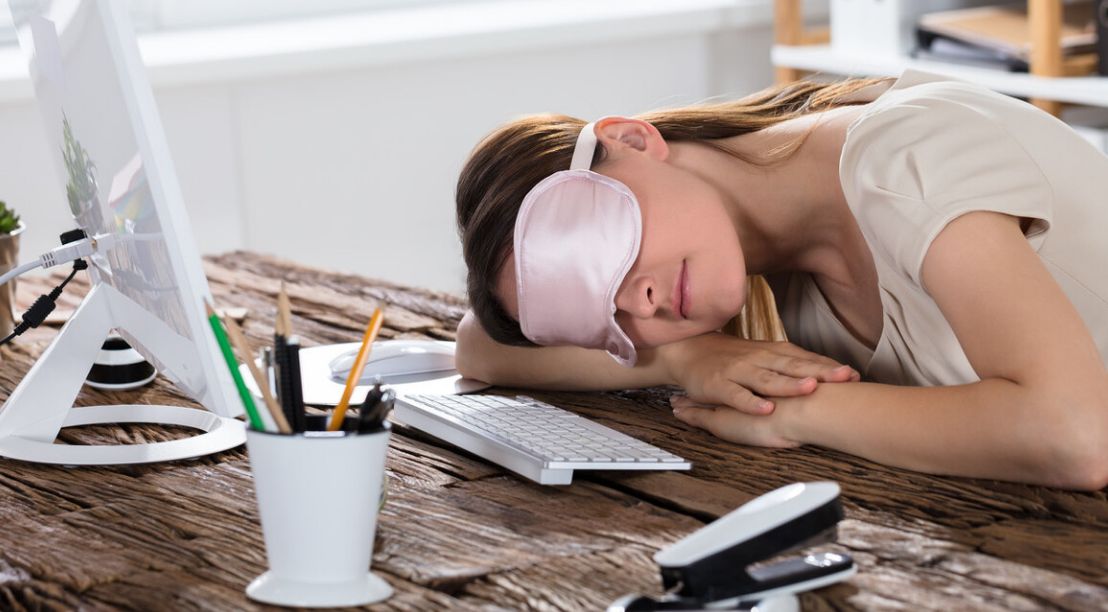 年轻人睡不着，是放不下手机了吗？年轻人睡不好要怎么做？休闲区蓝鸢梦想 - Www.slyday.coM