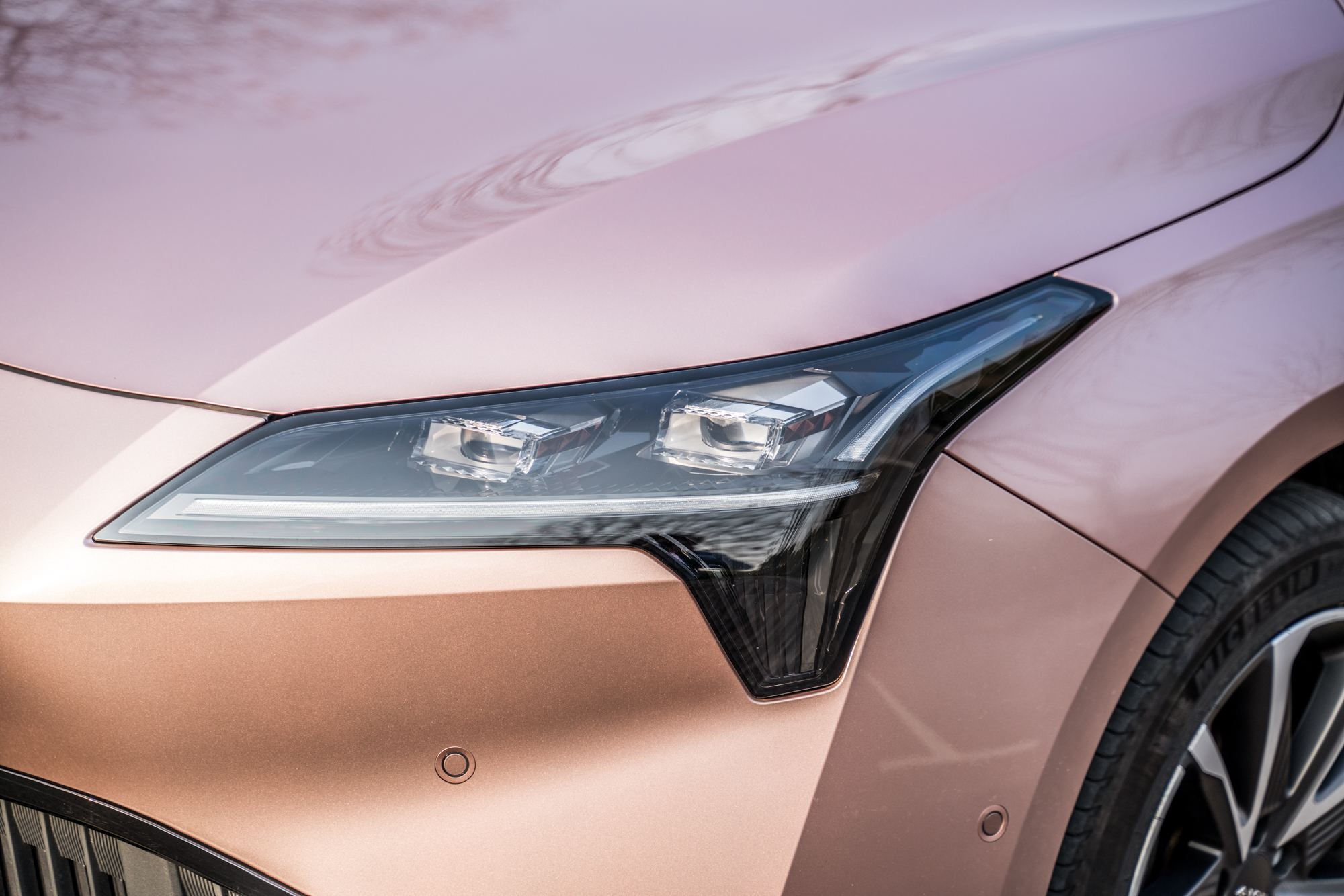 高清大图评测:广汽埃安aions plus,国产新能源家轿实力如何?-新浪汽车