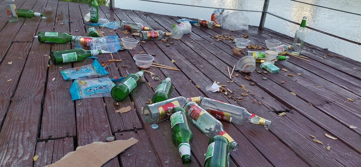 电影里打架用啤酒瓶打人,被啤酒瓶砸头会是什么感觉?