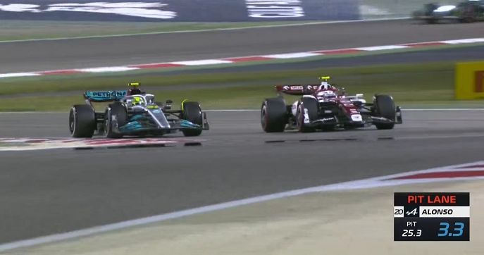 创纪录！周冠宇F1首秀 超越汉密尔顿太经典 反超死敌米克舒马赫休闲区蓝鸢梦想 - Www.slyday.coM