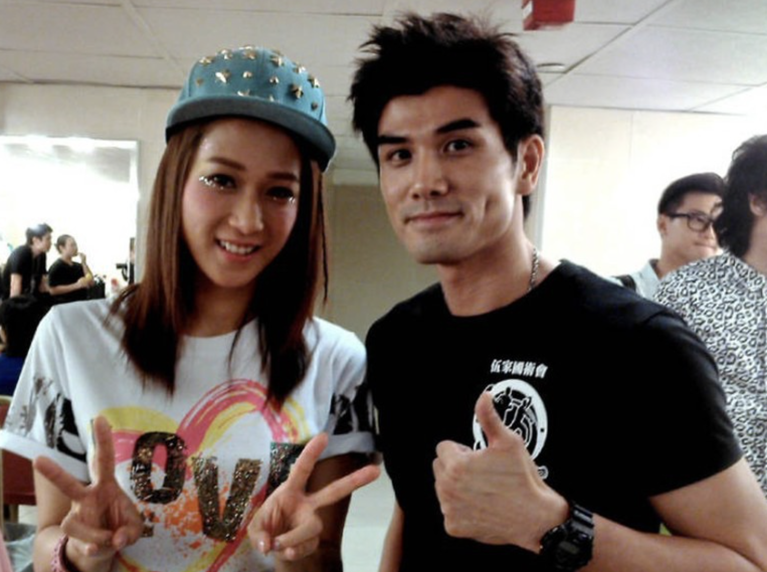 伍允龙罕谈与钟嘉欣恋情坦言地位悬殊深受伤害曾低调交往8年