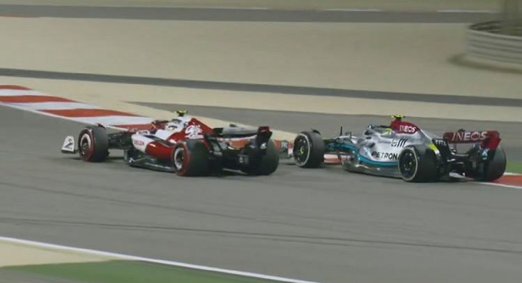 创纪录！周冠宇F1首秀 超越汉密尔顿太经典 反超死敌米克舒马赫休闲区蓝鸢梦想 - Www.slyday.coM