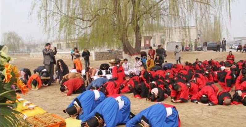 清明节祭祖有规矩,一家坟不烧两次纸,你知道是为什么吗休闲区蓝鸢梦想 - Www.slyday.coM 清明节祭祖有规矩,一家坟不烧两次纸,你知道是为什么吗休闲区蓝鸢梦想 - Www.slyday.coM