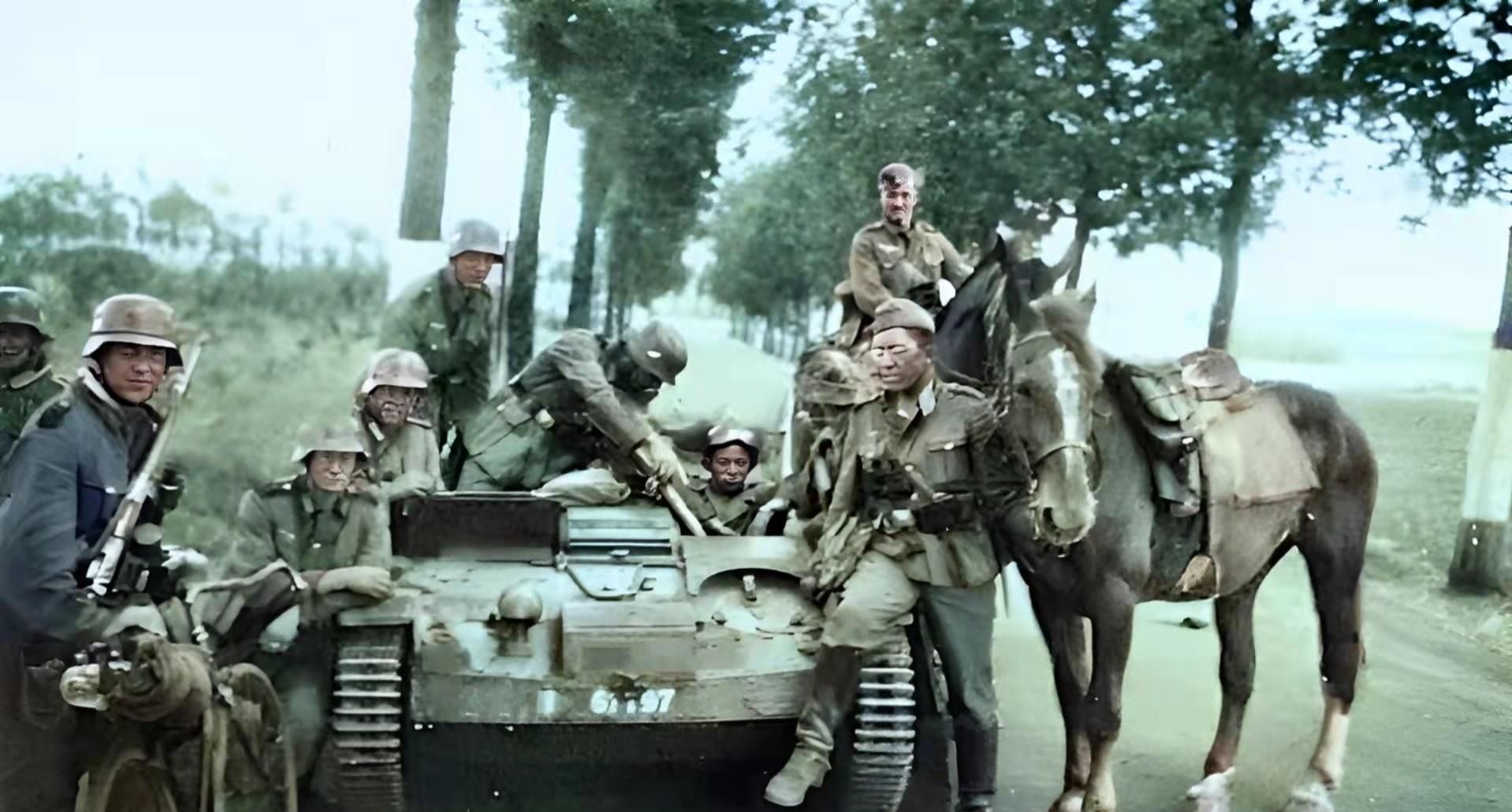 二战老照片德军用闪电战53天占领巴黎黑人士兵惊恐看着镜头