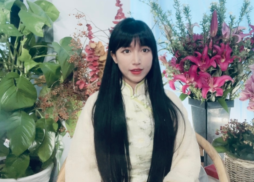 李子柒一露面就惹上争议,螺蛳粉酸豆角被曝也用脚踩,客服回应了