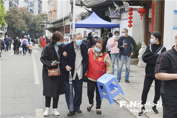 他们用点点微光汇聚抗疫合力