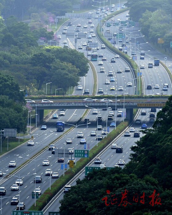 图为上班高峰期,北环大道的车流场景.(证券时报记者 宋春雨 摄)