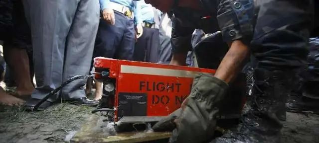 黑匣子为什么不是黑色的？飞机失事后它才起作用，是否为时已晚？休闲区蓝鸢梦想 - Www.slyday.coM