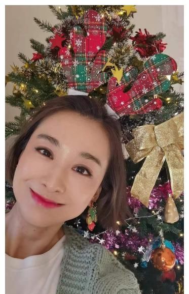 23岁美貌惊艳,29岁爆红,35岁宣布退圈,只因不习惯娱乐圈休闲区蓝鸢梦想 - Www.slyday.coM