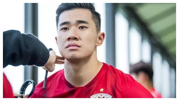 喜讯!昔日国字号核心或成上港出战亚冠新队长,未来将挑起大梁休闲区蓝鸢梦想 - Www.slyday.coM 喜讯!昔日国字号核心或成上港出战亚冠新队长,未来将挑起大梁休闲区蓝鸢梦想 - Www.slyday.coM