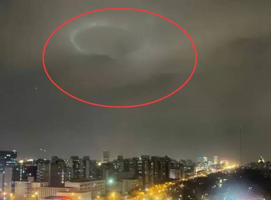 这是什么?广西玉林上空惊现不明飞行物,底部6个光点不断盘旋休闲区蓝鸢梦想 - Www.slyday.coM 这是什么?广西玉林上空惊现不明飞行物,底部6个光点不断盘旋休闲区蓝鸢梦想 - Www.slyday.coM