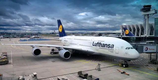 黑匣子为什么不是黑色的？飞机失事后它才起作用，是否为时已晚？休闲区蓝鸢梦想 - Www.slyday.coM