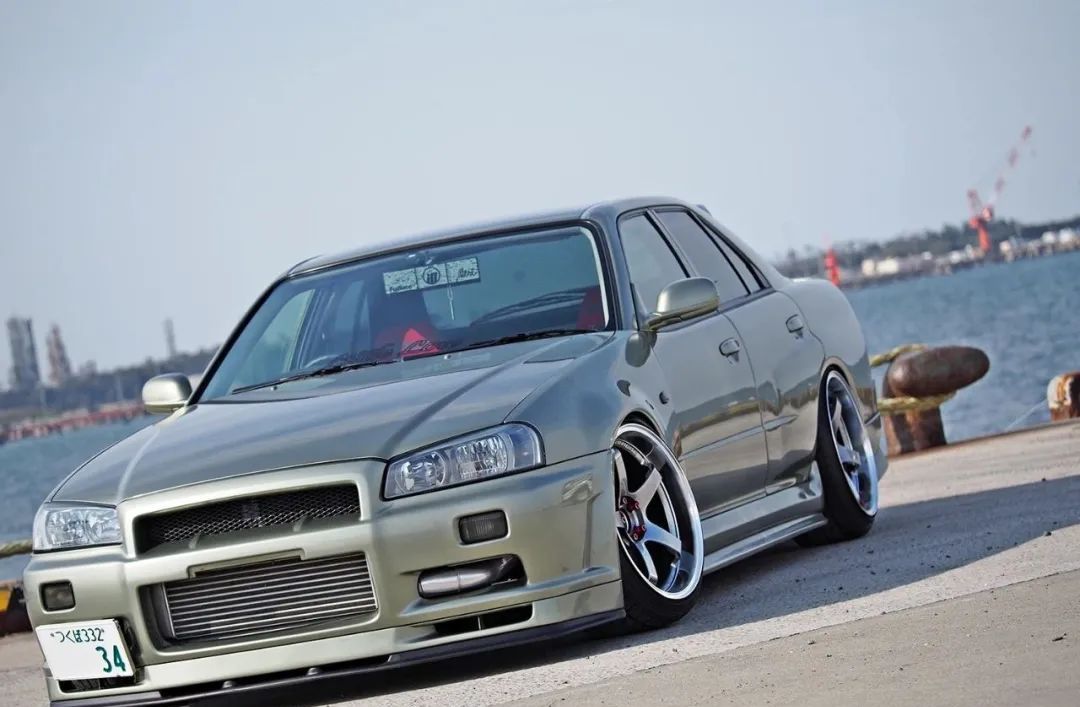 四门版gtr日产skyliner34改装