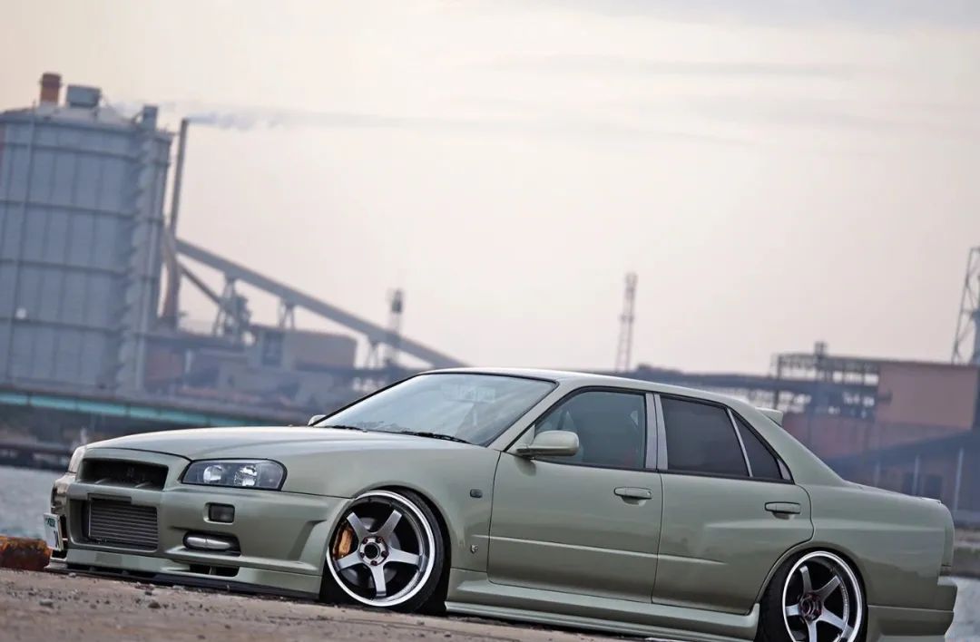 四门版gtr日产skyliner34改装