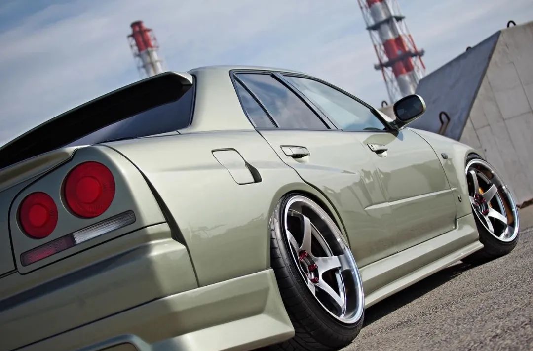 四门版gtr日产skyliner34改装