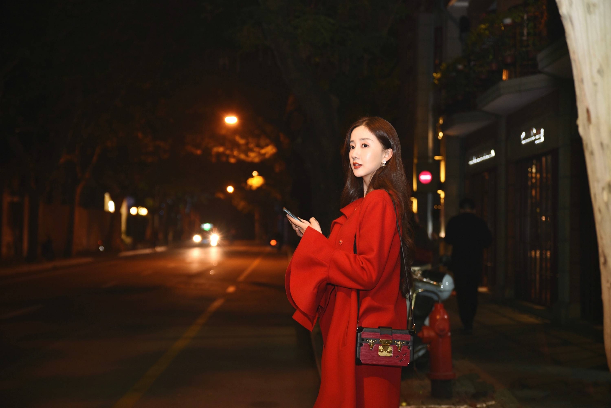 倒春寒陈欣予最新街拍曝光气质优雅尽显温柔