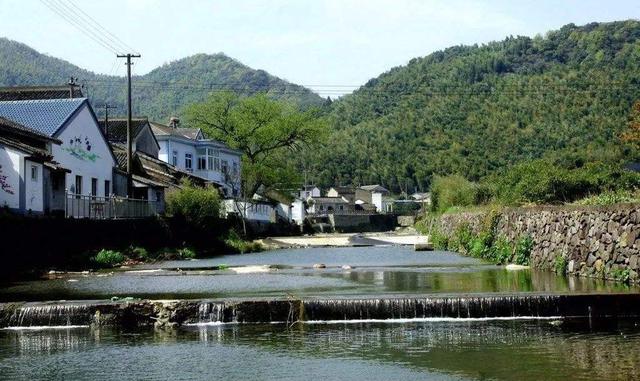 回忆小学时光：学校没浴室，我们只能到河里洗澡，男女生各占一边休闲区蓝鸢梦想 - Www.slyday.coM