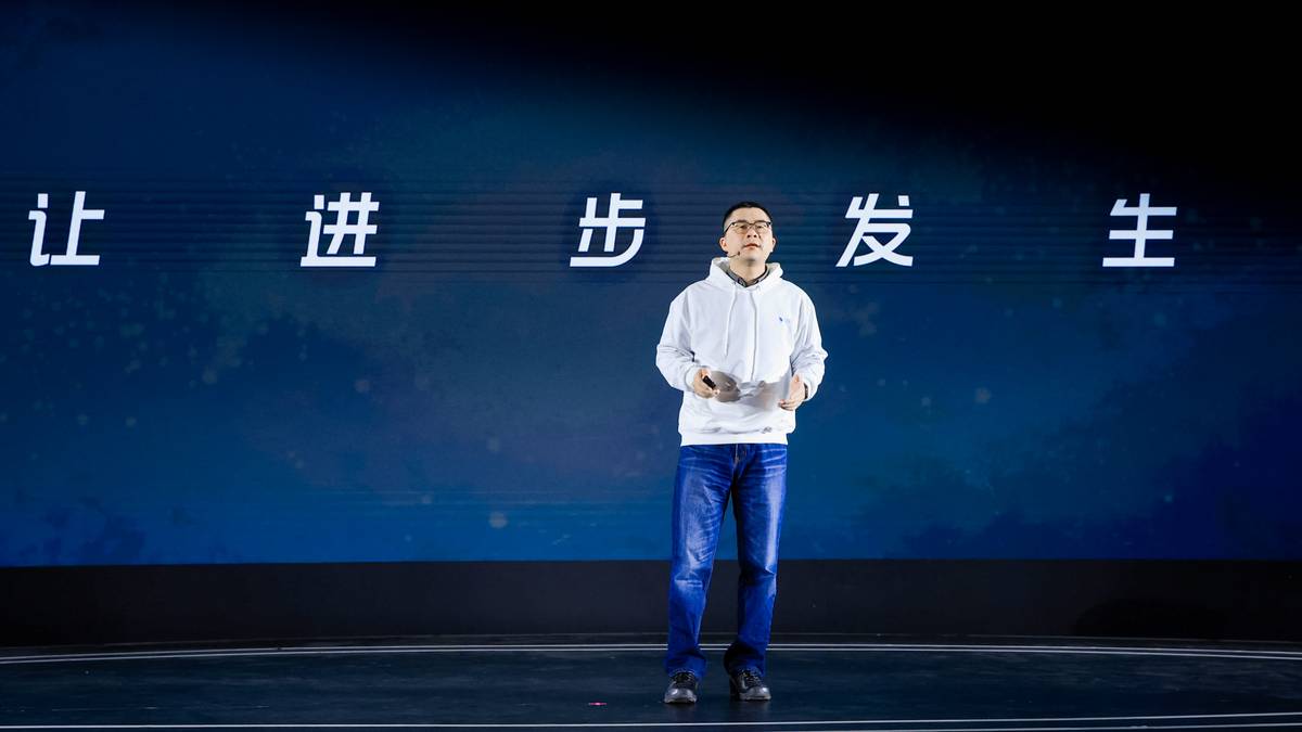 阿里巴巴"云钉一体"战略后,钉钉定位于企业级的协同办公平台和应用