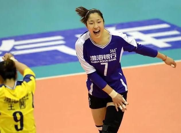天津女排2新星苦练基本功刘美君向全面主攻发展刘鑫开始转型