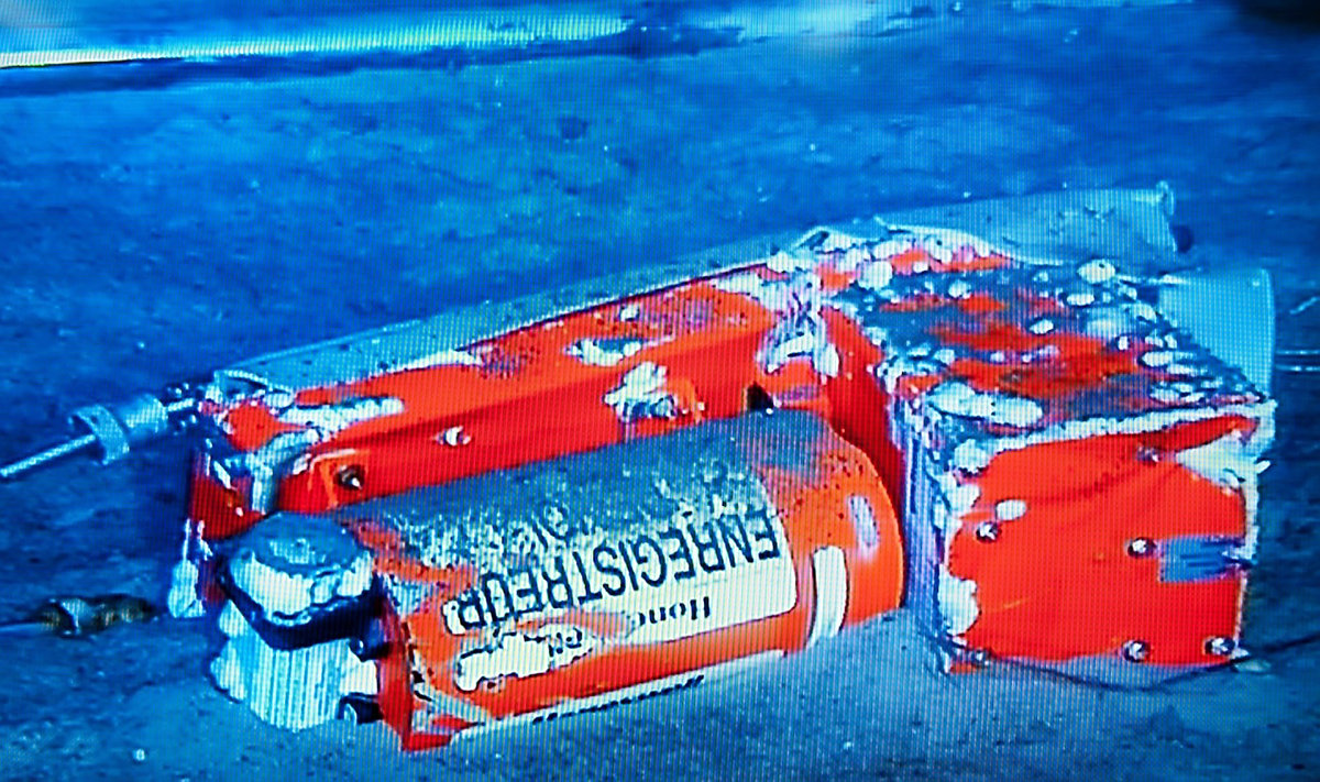 2分钟降7500米，垂直坠落原因为何？东航MU5735黑匣子是关键！休闲区蓝鸢梦想 - Www.slyday.coM