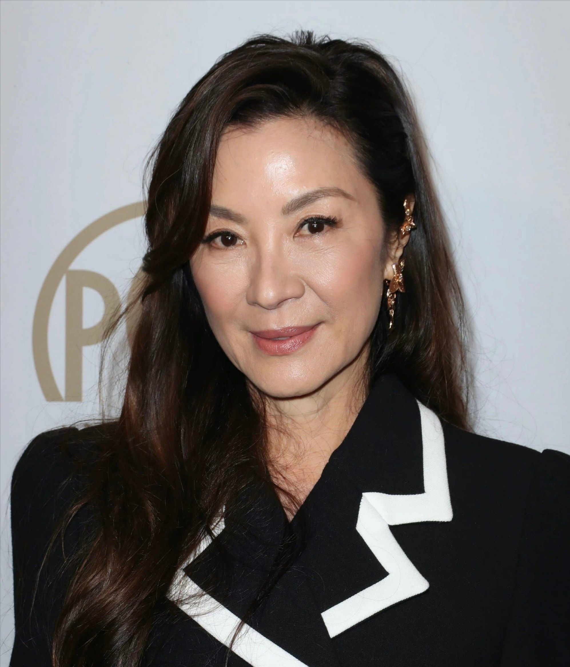 杨紫琼近照释出美得很健康气质优雅从容看着完全不像59岁