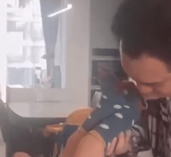 浙江一男子不想妻子远嫁,当上门女婿在家看娃,丈母娘每月给1万休闲区蓝鸢梦想 - Www.slyday.coM 浙江一男子不想妻子远嫁,当上门女婿在家看娃,丈母娘每月给1万休闲区蓝鸢梦想 - Www.slyday.coM