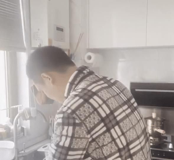 浙江一男子不想妻子远嫁,当上门女婿在家看娃,丈母娘每月给1万休闲区蓝鸢梦想 - Www.slyday.coM 浙江一男子不想妻子远嫁,当上门女婿在家看娃,丈母娘每月给1万休闲区蓝鸢梦想 - Www.slyday.coM