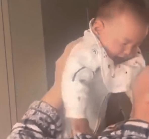 浙江一男子不想妻子远嫁,当上门女婿在家看娃,丈母娘每月给1万休闲区蓝鸢梦想 - Www.slyday.coM 浙江一男子不想妻子远嫁,当上门女婿在家看娃,丈母娘每月给1万休闲区蓝鸢梦想 - Www.slyday.coM