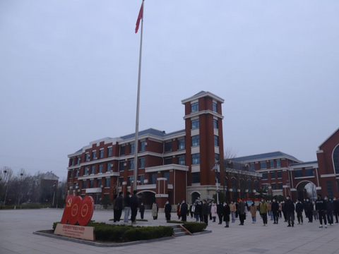 同心战疫 爱国永记——东营市广饶县兴安小学特殊的升旗仪式