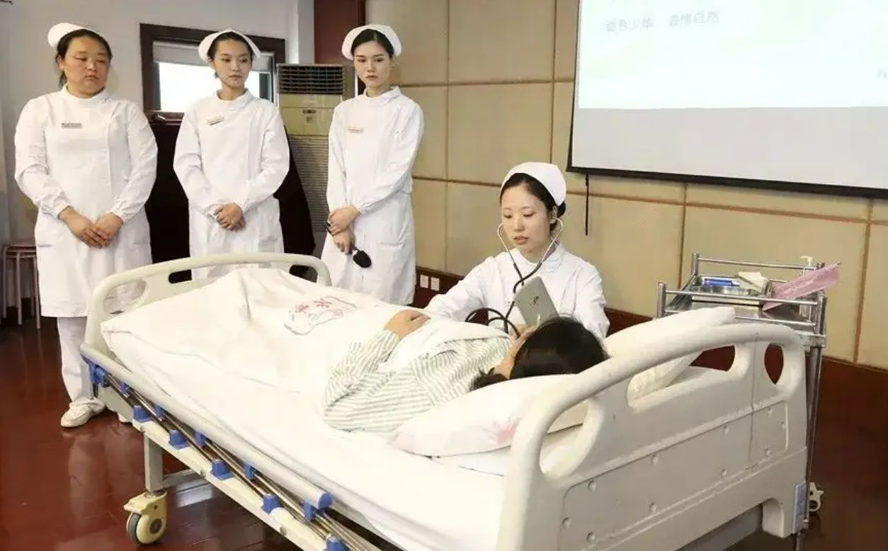 成绩中等的女生,高考选“师范专业”还是“护理专业”?差距不小休闲区蓝鸢梦想 - Www.slyday.coM 成绩中等的女生,高考选“师范专业”还是“护理专业”?差距不小休闲区蓝鸢梦想 - Www.slyday.coM