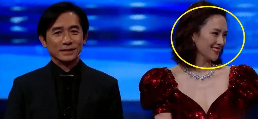 章子怡为赵丽颖颁奖,同台生图真实颜值藏不住,相差8岁的脸太休闲区蓝鸢梦想 - Www.slyday.coM