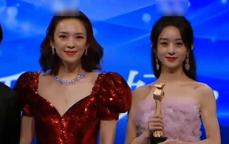 章子怡为赵丽颖颁奖,同台生图真实颜值藏不住,相差8岁的脸太休闲区蓝鸢梦想 - Www.slyday.coM