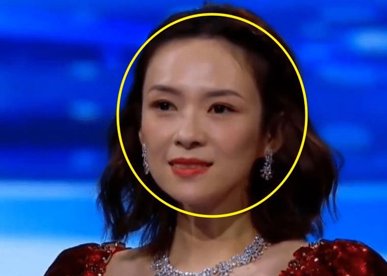 章子怡为赵丽颖颁奖,同台生图真实颜值藏不住,相差8岁的脸太休闲区蓝鸢梦想 - Www.slyday.coM