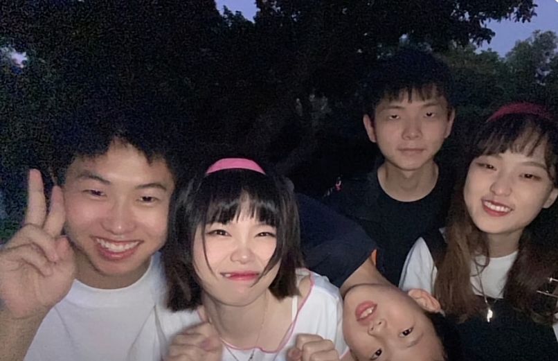 “国民儿子”孙卓上网课被老师点名？母亲为他开家长会，一脸自豪休闲区蓝鸢梦想 - Www.slyday.coM