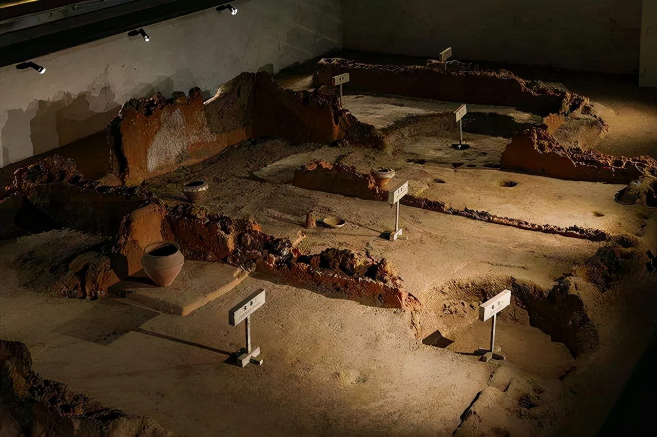 黄河大河村遗址出土五千年不倒的房基它为何被称为天下第一屋