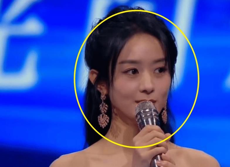 章子怡为赵丽颖颁奖,同台生图真实颜值藏不住,相差8岁的脸太休闲区蓝鸢梦想 - Www.slyday.coM