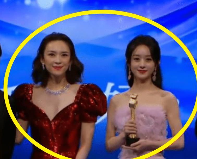 章子怡为赵丽颖颁奖,同台生图真实颜值藏不住,相差8岁的脸太休闲区蓝鸢梦想 - Www.slyday.coM