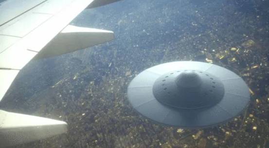 这是什么?广西玉林上空惊现不明飞行物,底部6个光点不断盘旋休闲区蓝鸢梦想 - Www.slyday.coM 这是什么?广西玉林上空惊现不明飞行物,底部6个光点不断盘旋休闲区蓝鸢梦想 - Www.slyday.coM