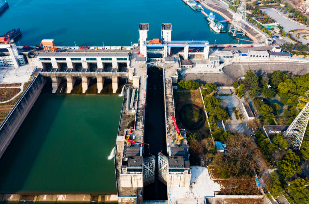 俯瞰葛洲坝三号船闸停航检修全景.林海摄