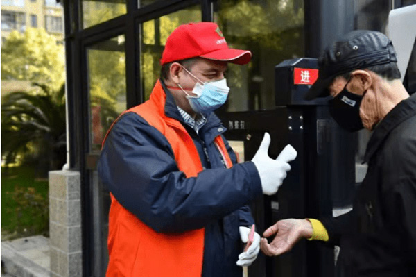 退役军人、“90后”律师、外国友人……此刻他们有一个共同的身份休闲区蓝鸢梦想 - Www.slyday.coM