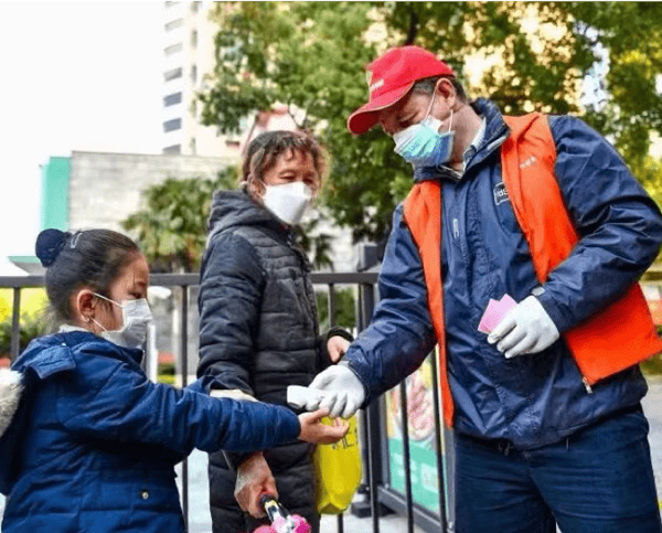 退役军人、“90后”律师、外国友人……此刻他们有一个共同的身份休闲区蓝鸢梦想 - Www.slyday.coM