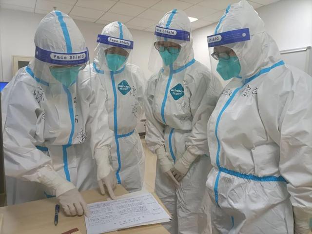 一线彰显白衣天使的责任与担当的河工大附属医院重症医学科医生冯琳琳