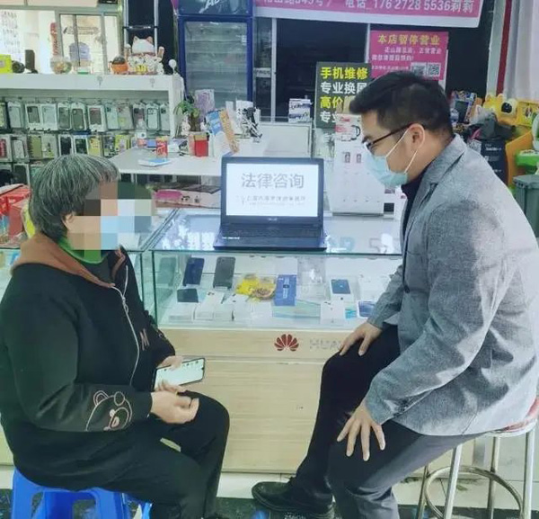 退役军人、“90后”律师、外国友人……此刻他们有一个共同的身份休闲区蓝鸢梦想 - Www.slyday.coM