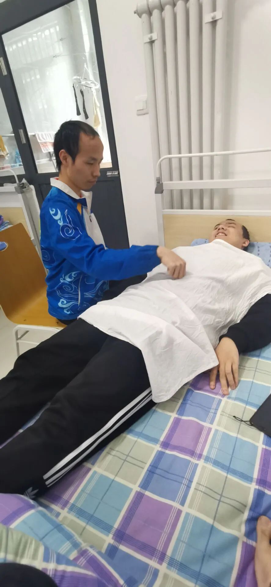 直击高校抗疫丨从34个红手印到特殊的线上课堂，滨州医学院的师生“防疫墙”休闲区蓝鸢梦想 - Www.slyday.coM