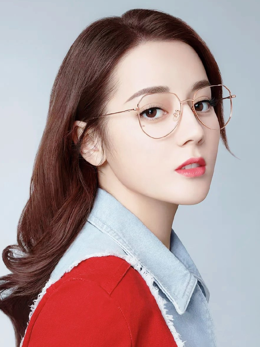 千万别小看戴眼镜女生的颜值.__财经头条