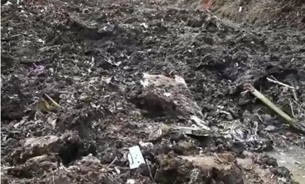 进入坠机事故核心区，记者哽咽落泪…发现失联人员身份证、钱包、写着“平安扣”的字条休闲区蓝鸢梦想 - Www.slyday.coM