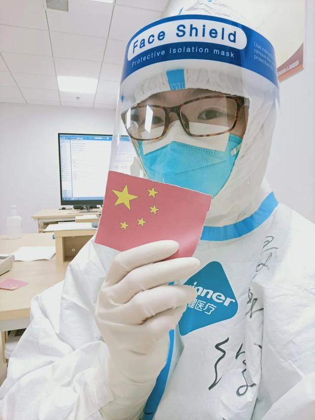 一线彰显白衣天使的责任与担当的河工大附属医院重症医学科医生冯琳琳