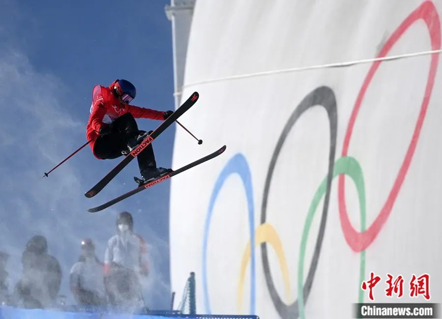 谷爱凌夺得北京2022年冬奥会自由式滑雪女子u型场地技巧项目金牌.