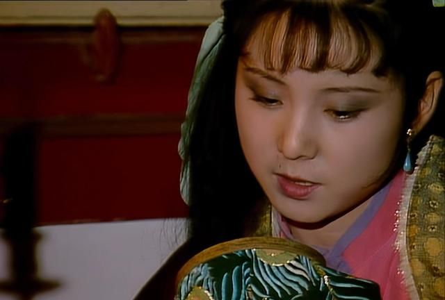 红楼梦同样是丫环有一个人起点比袭人高结局却很悲惨