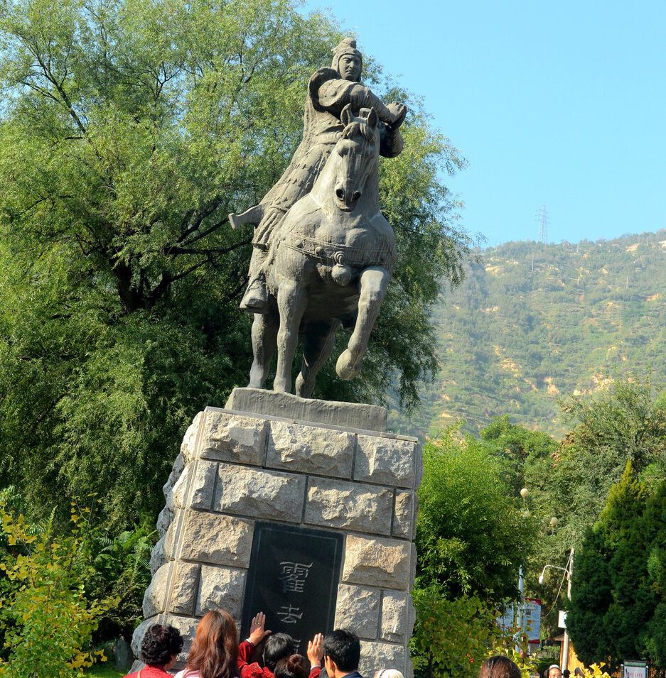 霍去病雕像封狼居胥汉武帝在越来越大的赌局中,一次次大胜,越来胆子越